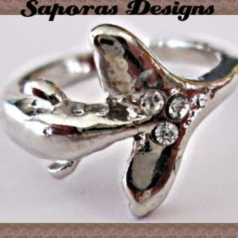 Size 5 Dolphin Design Silver Tone Ring With Clear Crystals